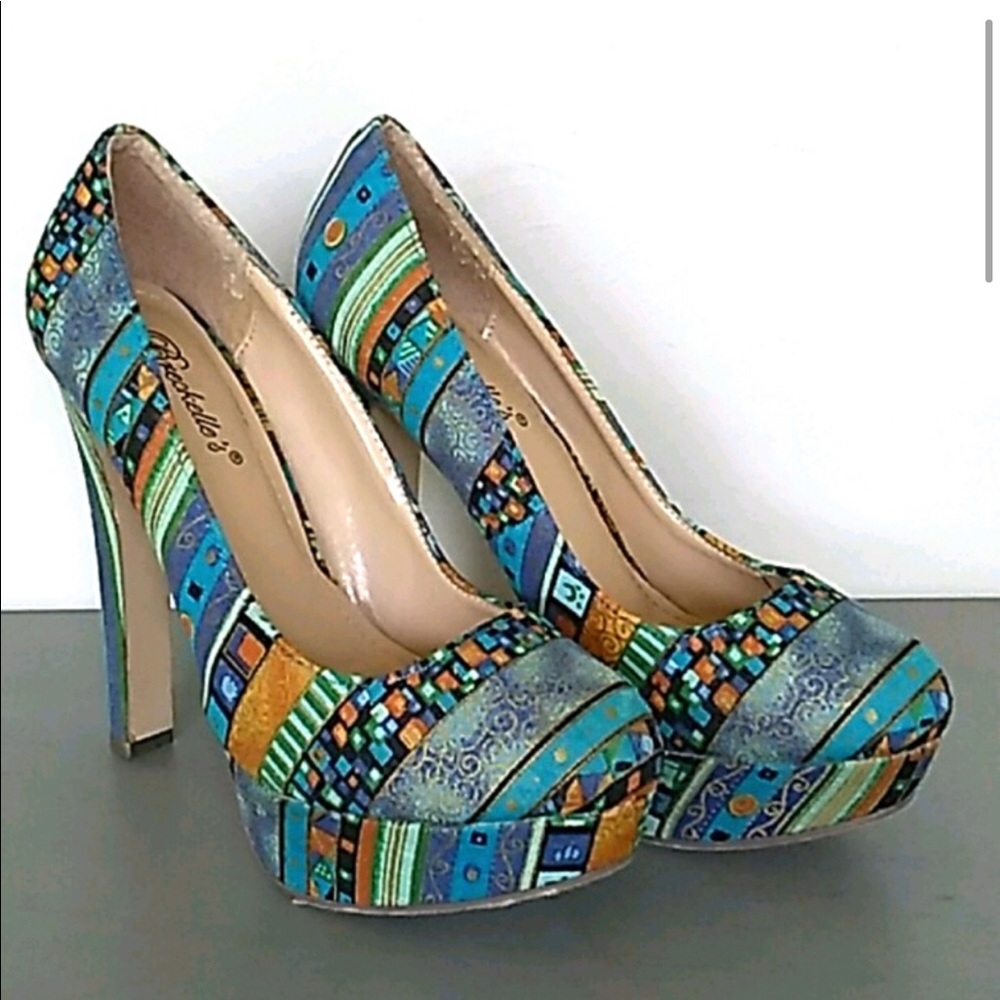 Gorgeous boho heels!!